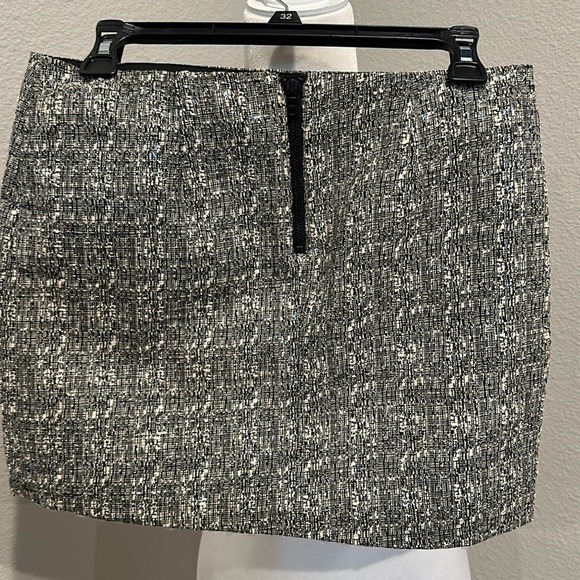 Alice + Olivia skirt. Sz 2. black, grey, cream and sparkly zip closure. lined - Picture 4 of 4